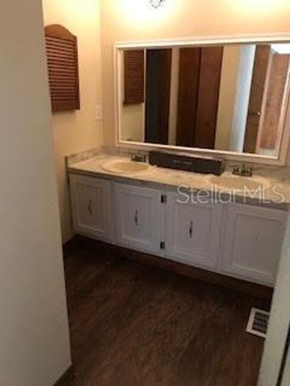 Image 27 of property listing at 431 W RICH AVENUE 429, Deland, FL 32720