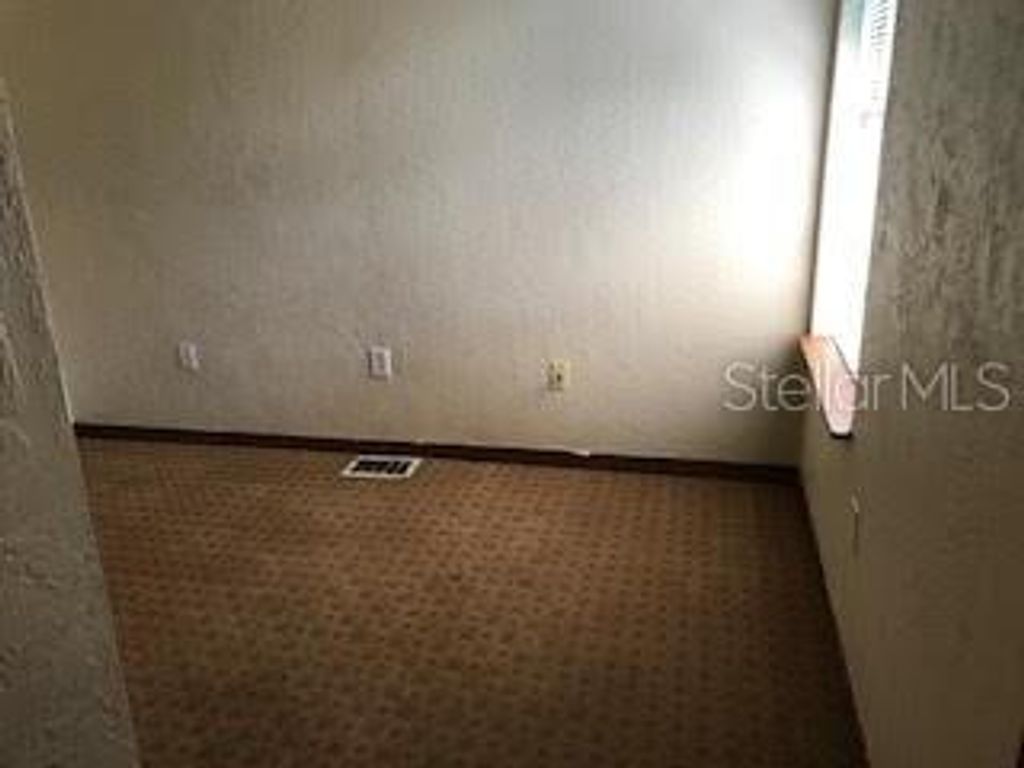 Image 28 of property listing at 431 W RICH AVENUE 429, Deland, FL 32720