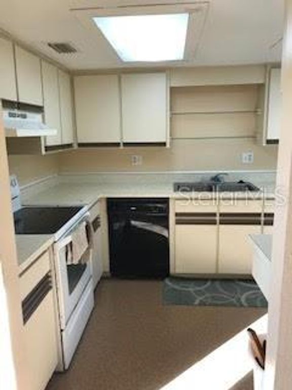Image 4 of property listing at 431 W RICH AVENUE 429, Deland, FL 32720