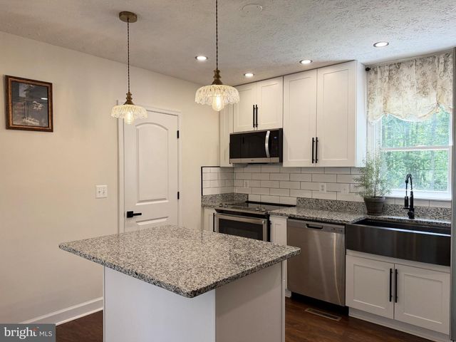 2208 CARTERSVILLE, Mineral, VA 23117