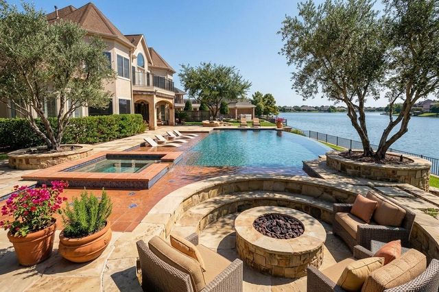 3707 Abbeywood Drive, Pearland, TX 77584