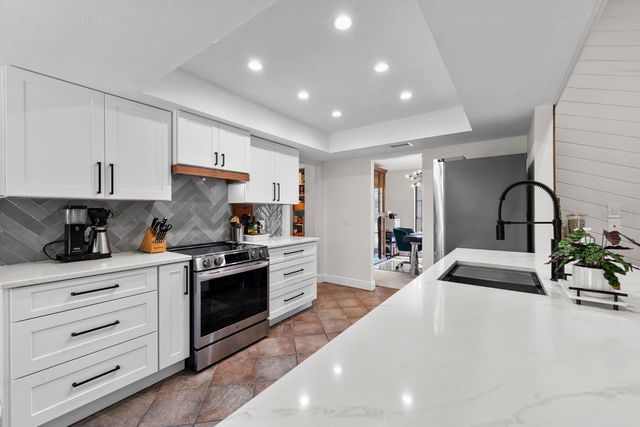 2525 LAURELWOOD LANE, Valrico, FL 33596