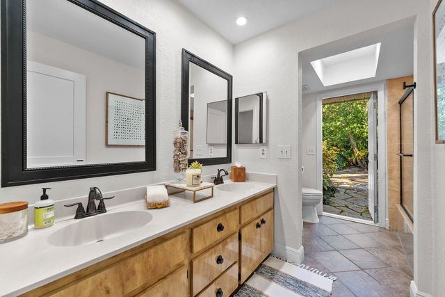 2525 LAURELWOOD LANE, Valrico, FL 33596