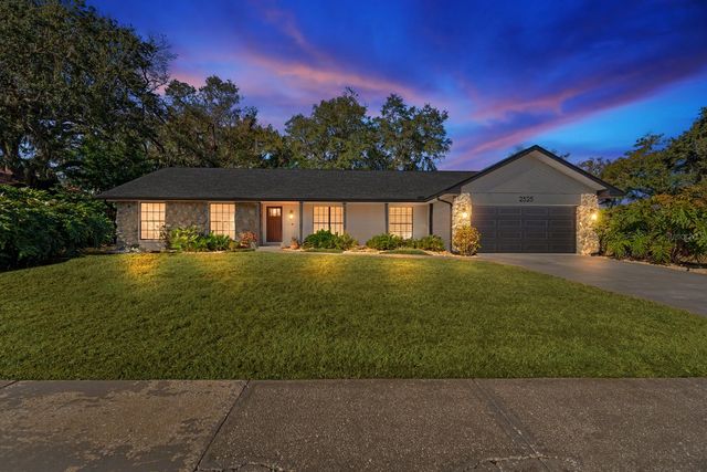 2525 LAURELWOOD LANE, Valrico, FL 33596