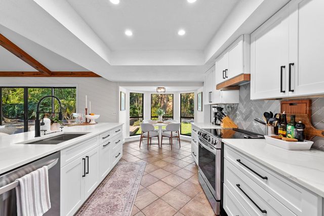 2525 LAURELWOOD LANE, Valrico, FL 33596