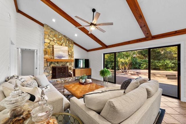 2525 LAURELWOOD LANE, Valrico, FL 33596