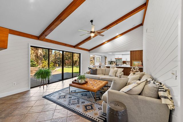 2525 LAURELWOOD LANE, Valrico, FL 33596