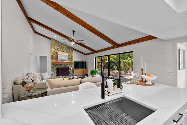 2525 LAURELWOOD LANE, Valrico, FL 33596