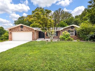 90 Glendale Drive, Glen Carbon, IL 62034