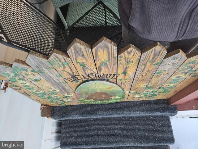 2 LOG LN, East Earl, PA 17519