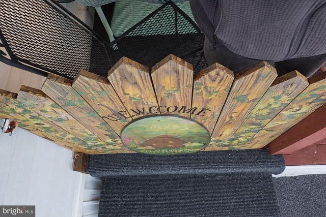 2 LOG LN, East Earl, PA 17519