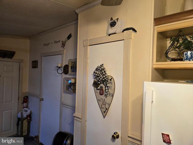 2 LOG LN, East Earl, PA 17519