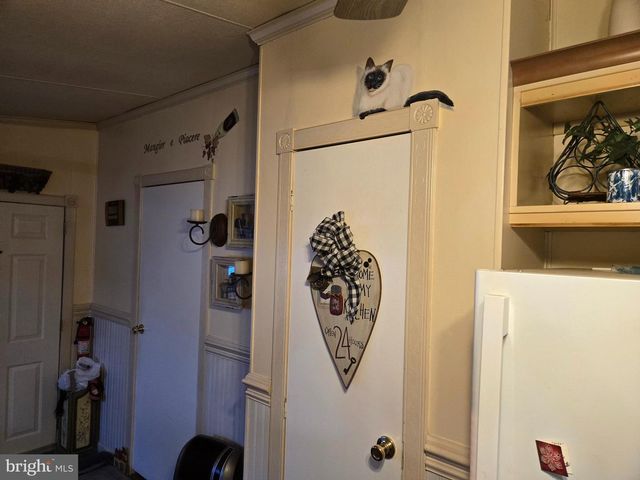 2 LOG LN, East Earl, PA 17519