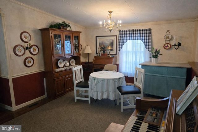 2 LOG LN, East Earl, PA 17519