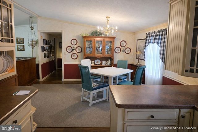 2 LOG LN, East Earl, PA 17519