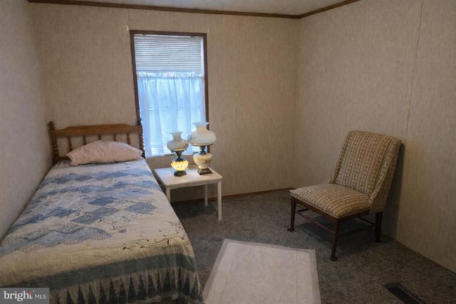 2 LOG LN, East Earl, PA 17519