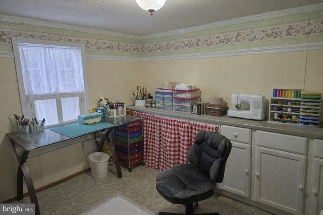 2 LOG LN, East Earl, PA 17519