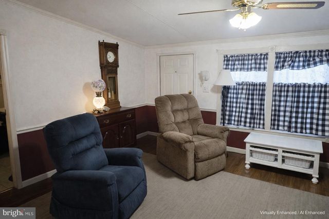 2 LOG LN, East Earl, PA 17519