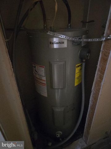 2 LOG LN, East Earl, PA 17519