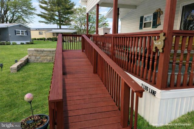 2 LOG LN, East Earl, PA 17519