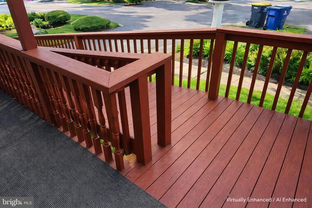 2 LOG LN, East Earl, PA 17519