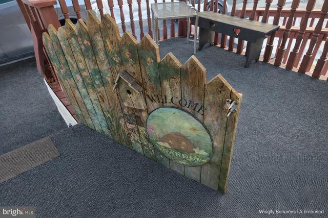 2 LOG LN, East Earl, PA 17519