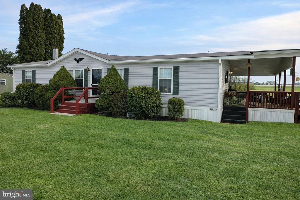2 LOG LN, East Earl, PA 17519