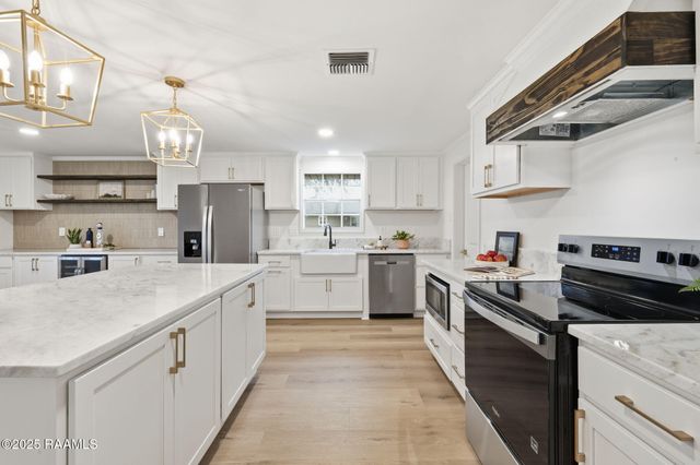 610 N Adams Avenue, Rayne, LA 70578