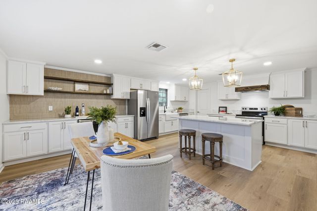 610 N Adams Avenue, Rayne, LA 70578