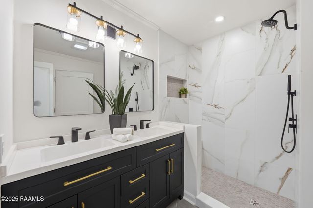 610 N Adams Avenue, Rayne, LA 70578