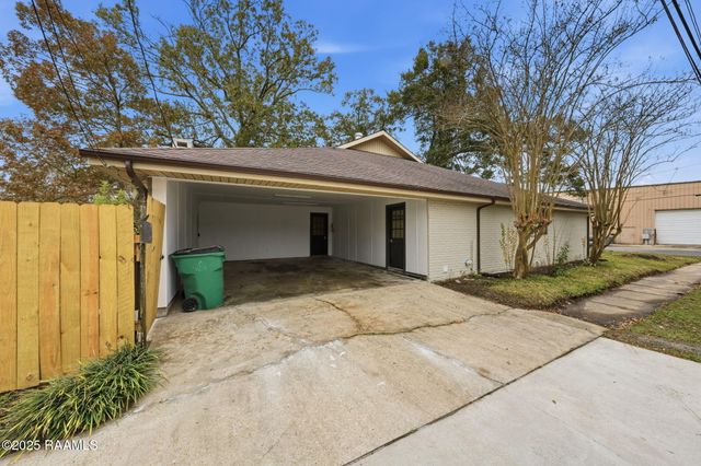 610 N Adams Avenue, Rayne, LA 70578