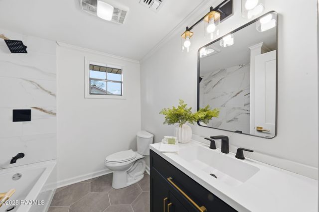 610 N Adams Avenue, Rayne, LA 70578