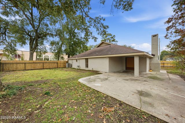 610 N Adams Avenue, Rayne, LA 70578