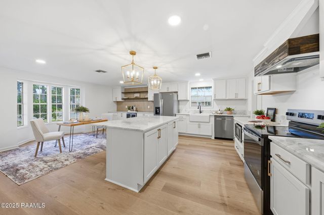 610 N Adams Avenue, Rayne, LA 70578