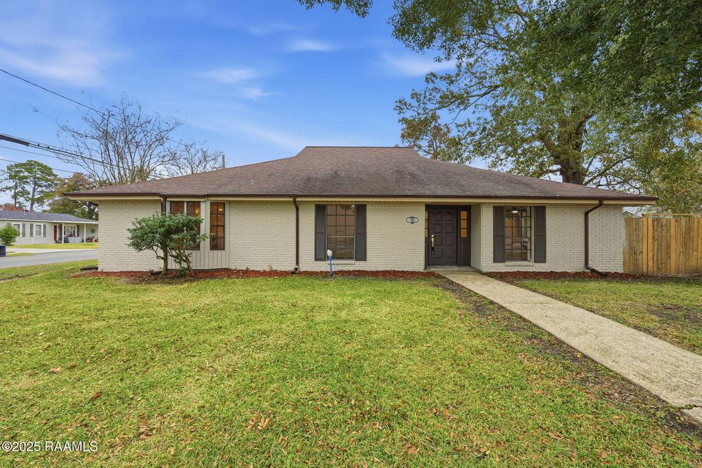 610 N Adams Avenue, Rayne, LA 70578