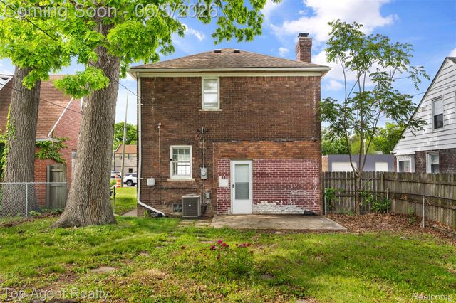 2625 W 8 Mile Road, Detroit, MI 48221