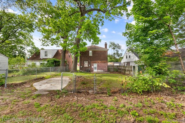 2625 W 8 Mile Road, Detroit, MI 48221