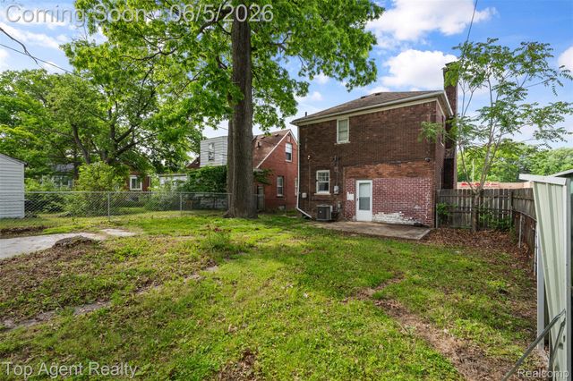 2625 W 8 Mile Road, Detroit, MI 48221