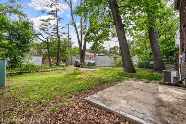 2625 W 8 Mile Road, Detroit, MI 48221