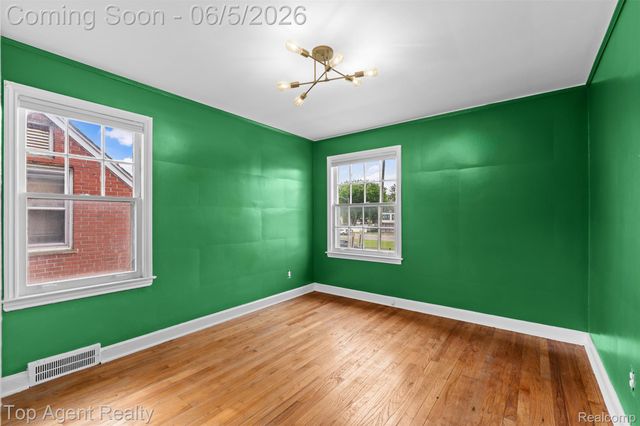 2625 W 8 Mile Road, Detroit, MI 48221