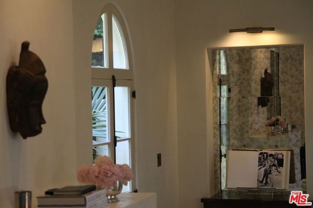 1168 N Doheny Drive, Los Angeles, CA 90069