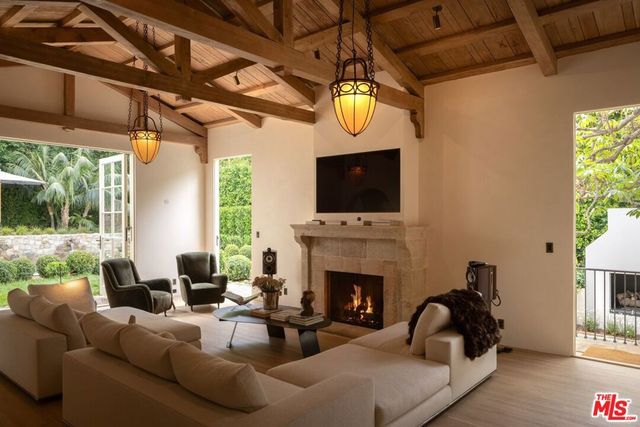 1168 N Doheny Drive, Los Angeles, CA 90069