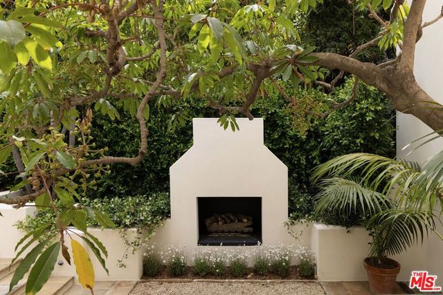 1168 N Doheny Drive, Los Angeles, CA 90069