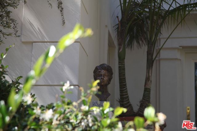 1168 N Doheny Drive, Los Angeles, CA 90069