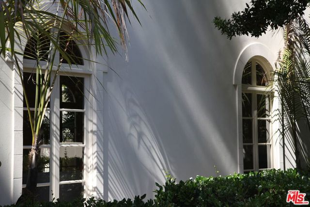 1168 N Doheny Drive, Los Angeles, CA 90069