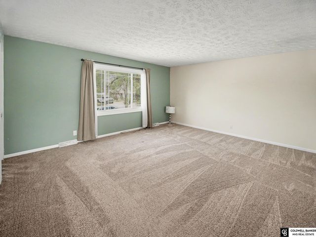 8201 South Street, Lincoln, NE 68506