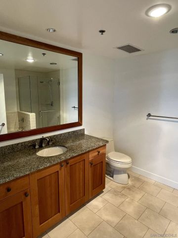 700 W Harbor 2501, San Diego, CA 92101