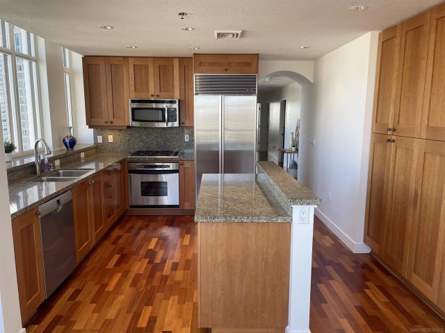 700 W Harbor 2501, San Diego, CA 92101