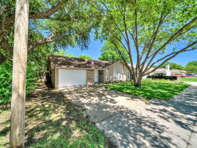 647 Price Drive, Lewisville, TX 75067