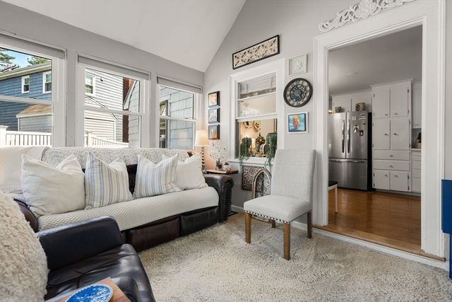 11 Country Rd, Brookline, MA 02467